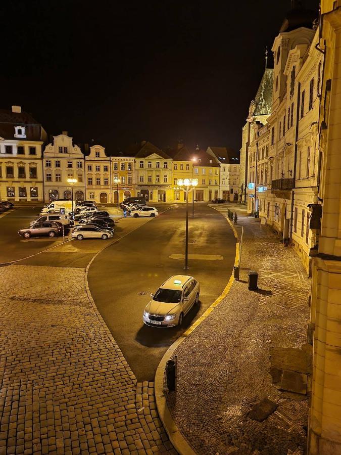 Podkrovni Studio Na Velkem Namesti S Wi-Fi Zdarma Hradec Králové 外观 照片