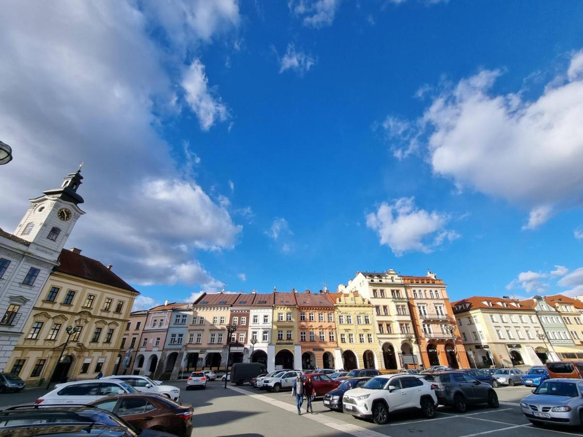 Podkrovni Studio Na Velkem Namesti S Wi-Fi Zdarma Hradec Králové 外观 照片