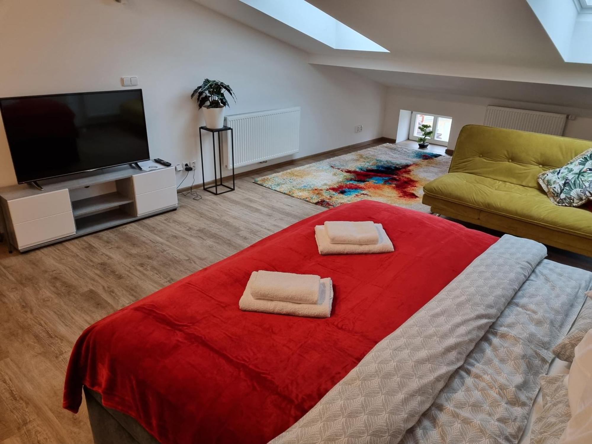 Podkrovni Studio Na Velkem Namesti S Wi-Fi Zdarma Hradec Králové 外观 照片